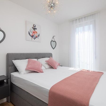 Apartment Alegria In Okrug With Heated Pool, Sea View, Jacuzzi, Wifi Trogir Eksteriør billede