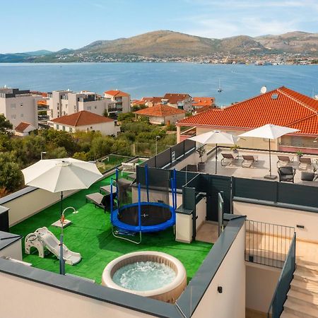 Apartment Alegria In Okrug With Heated Pool, Sea View, Jacuzzi, Wifi Trogir Eksteriør billede