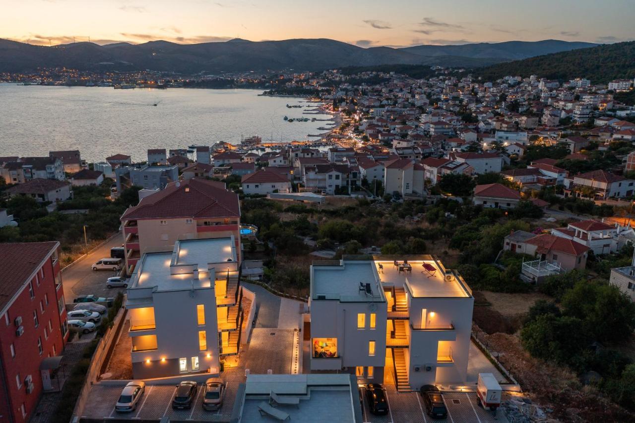 Apartment Alegria In Okrug With Heated Pool, Sea View, Jacuzzi, Wifi Trogir Eksteriør billede