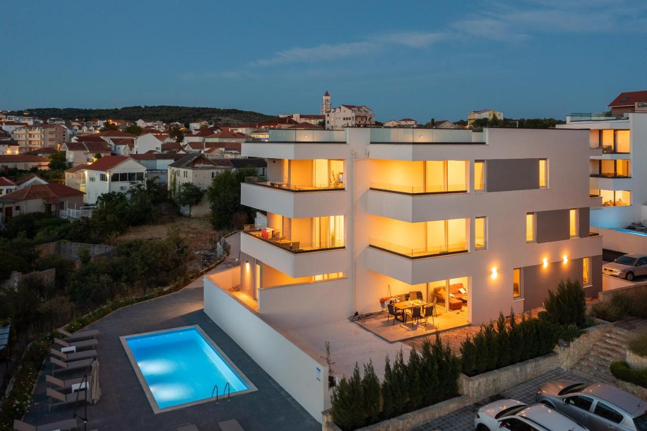 Apartment Alegria In Okrug With Heated Pool, Sea View, Jacuzzi, Wifi Trogir Eksteriør billede