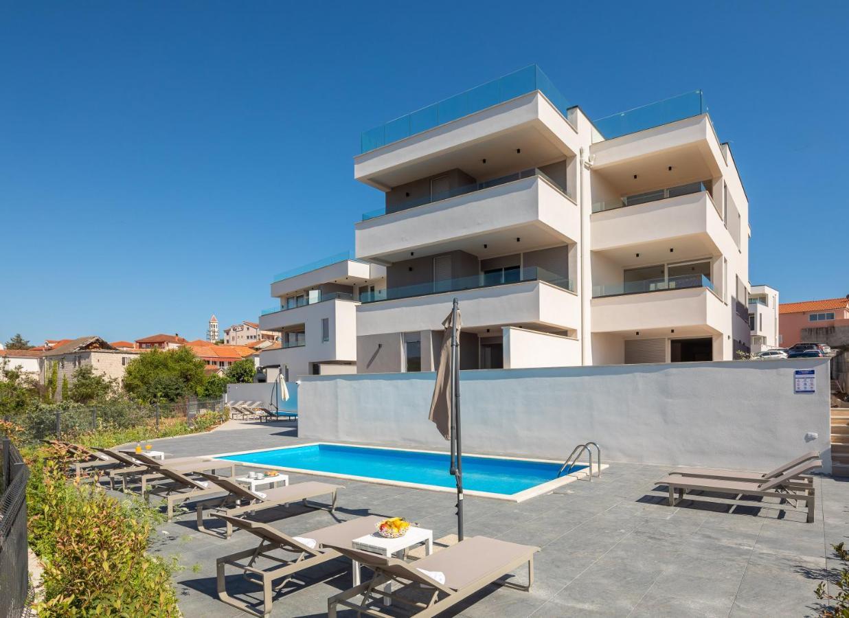 Apartment Alegria In Okrug With Heated Pool, Sea View, Jacuzzi, Wifi Trogir Eksteriør billede