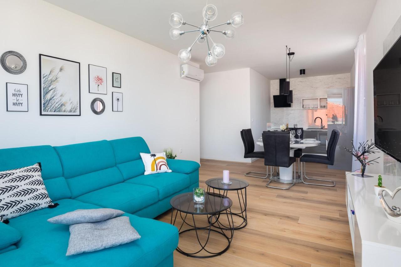Apartment Alegria In Okrug With Heated Pool, Sea View, Jacuzzi, Wifi Trogir Eksteriør billede