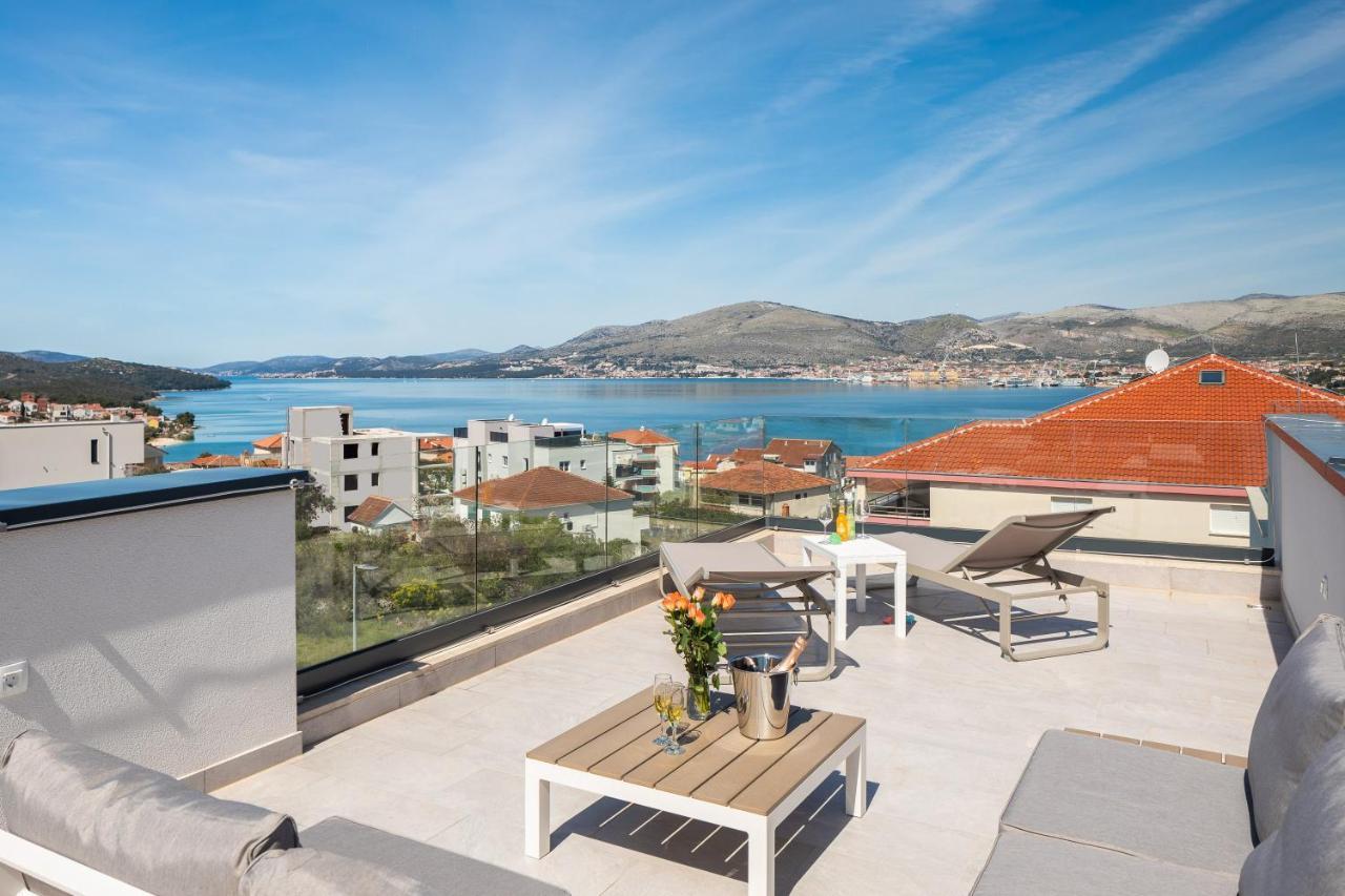Apartment Alegria In Okrug With Heated Pool, Sea View, Jacuzzi, Wifi Trogir Eksteriør billede