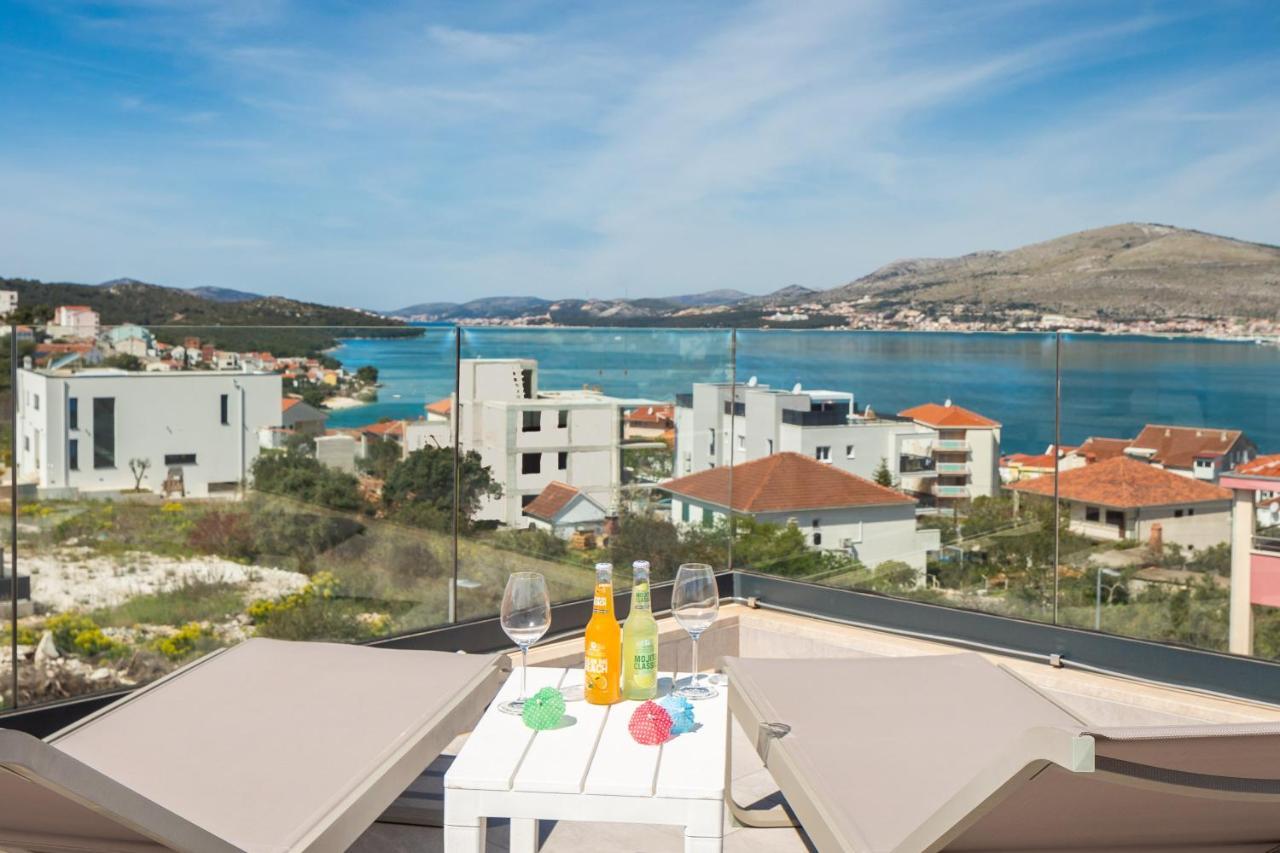 Apartment Alegria In Okrug With Heated Pool, Sea View, Jacuzzi, Wifi Trogir Eksteriør billede