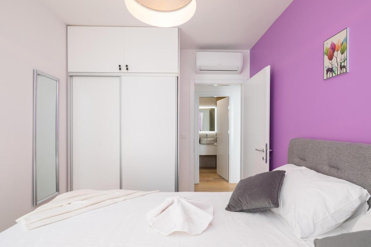 Apartment Alegria In Okrug With Heated Pool, Sea View, Jacuzzi, Wifi Trogir Eksteriør billede