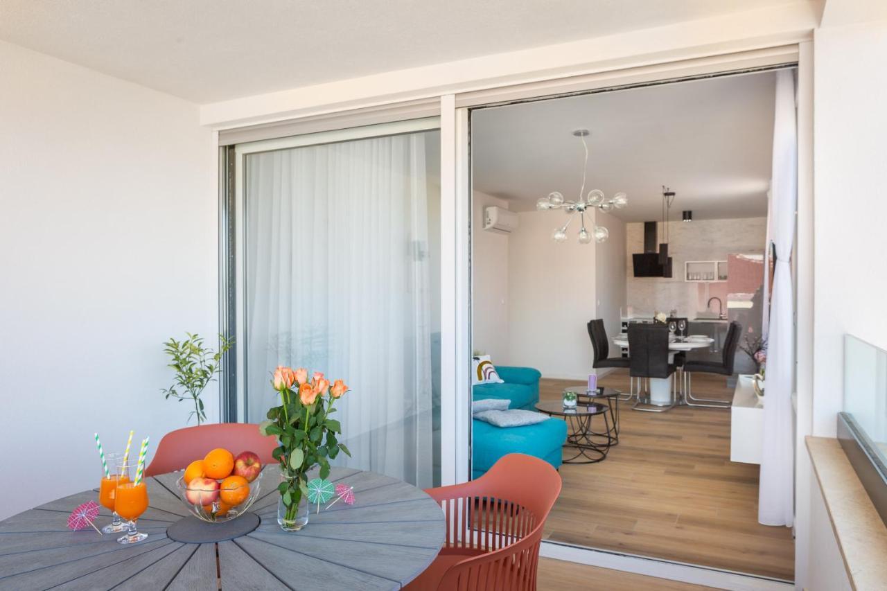 Apartment Alegria In Okrug With Heated Pool, Sea View, Jacuzzi, Wifi Trogir Eksteriør billede