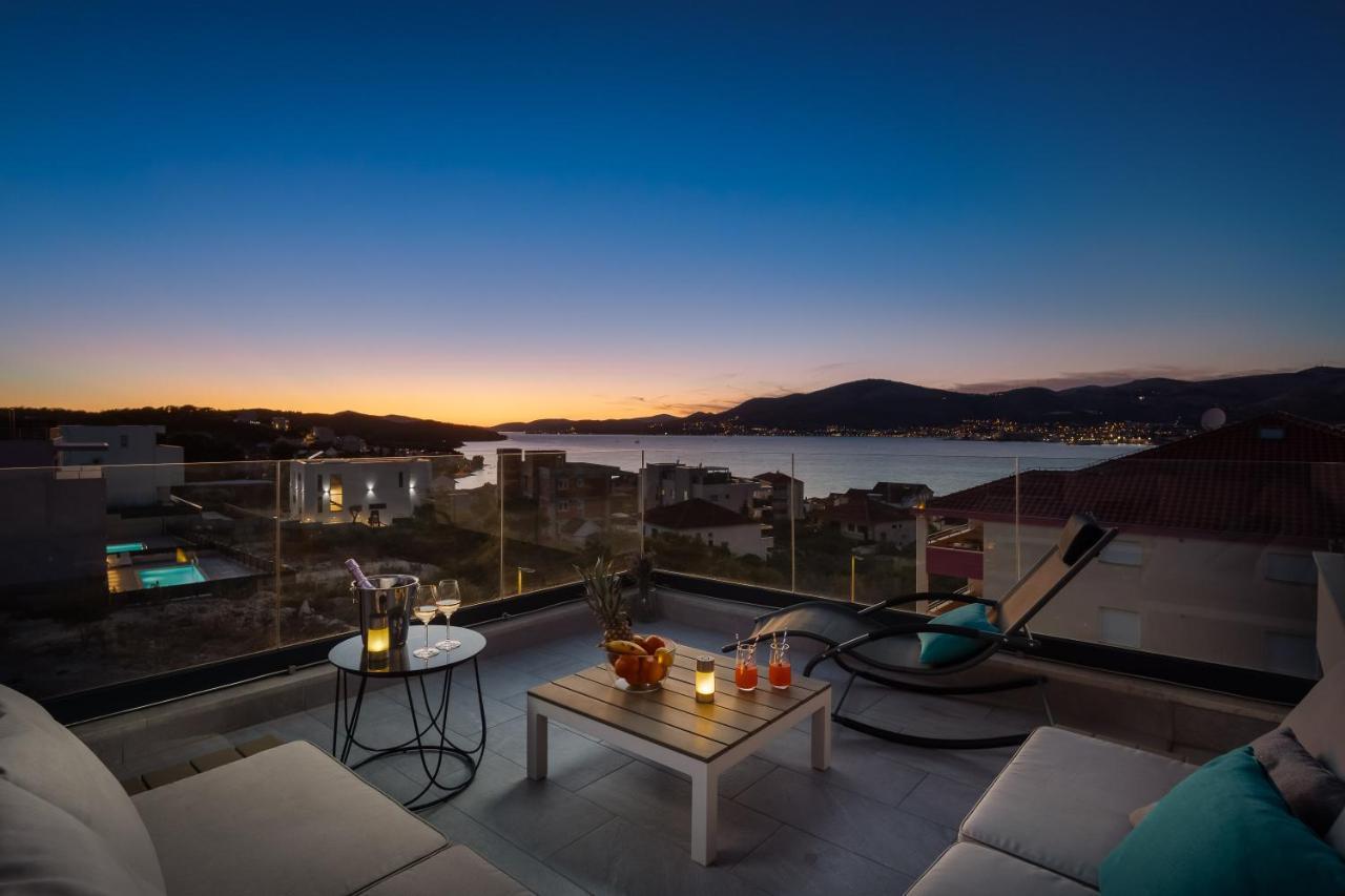 Apartment Alegria In Okrug With Heated Pool, Sea View, Jacuzzi, Wifi Trogir Eksteriør billede