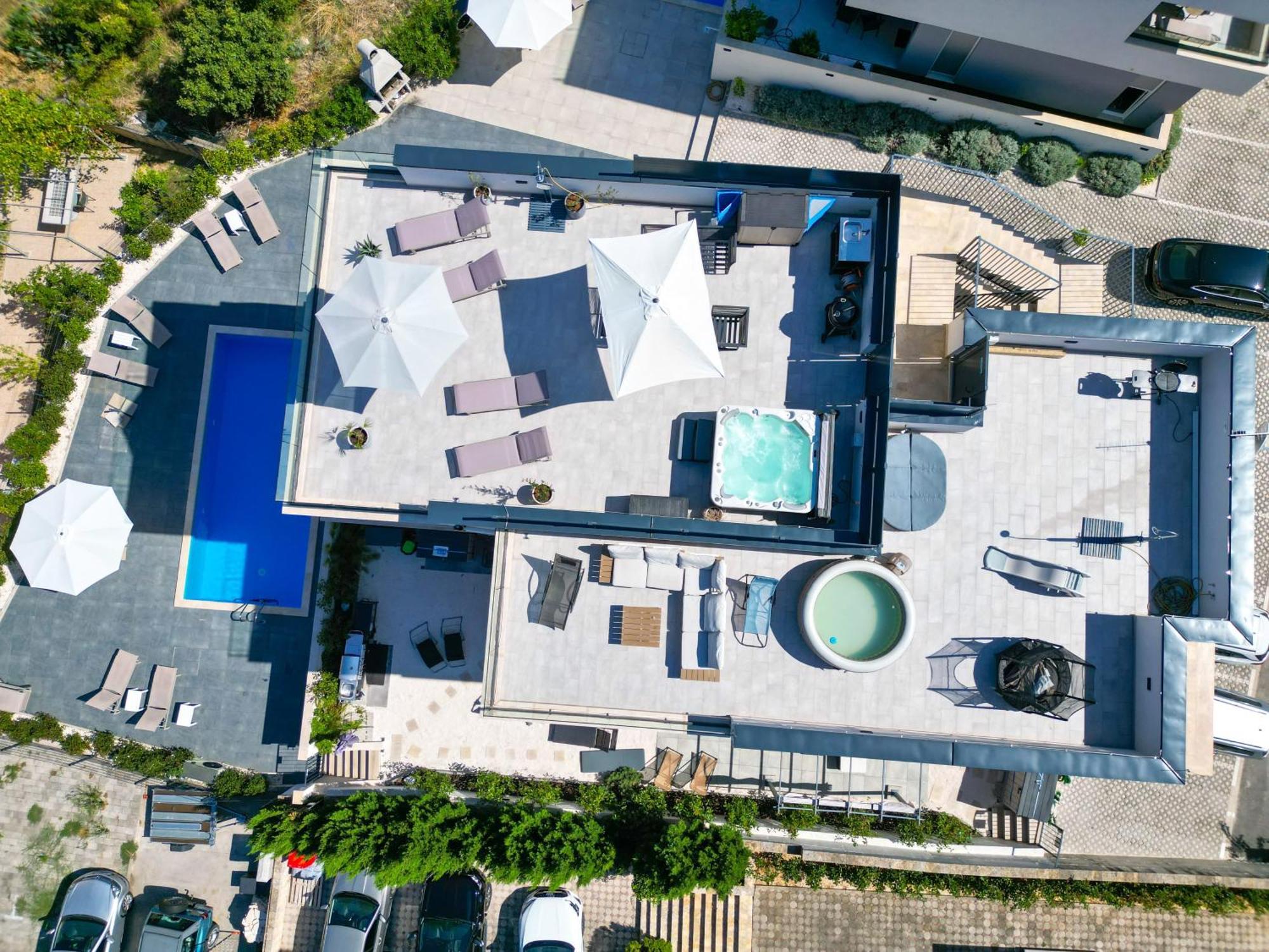 Apartment Alegria In Okrug With Heated Pool, Sea View, Jacuzzi, Wifi Trogir Eksteriør billede